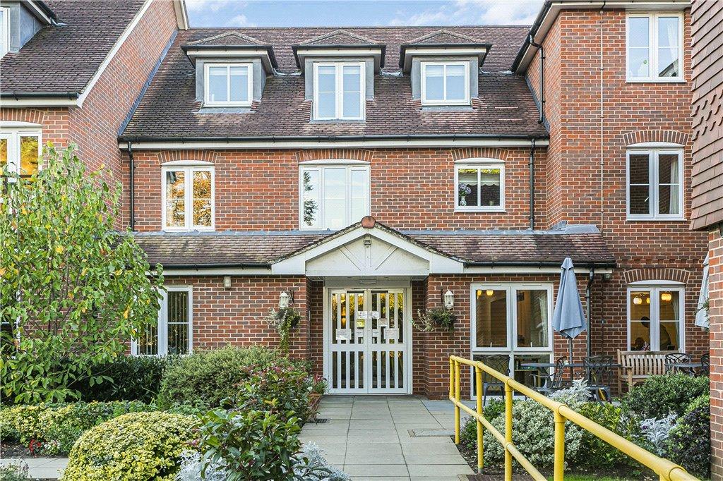 Oyster Lane, Byfleet, West Byfleet, Surrey, KT14 1 bed apartment £
