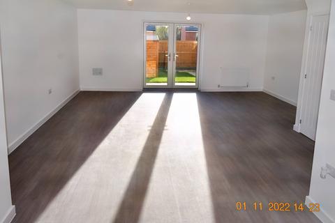 3 bedroom end of terrace house to rent, Carnelian Avenue, Wellingborough NN8