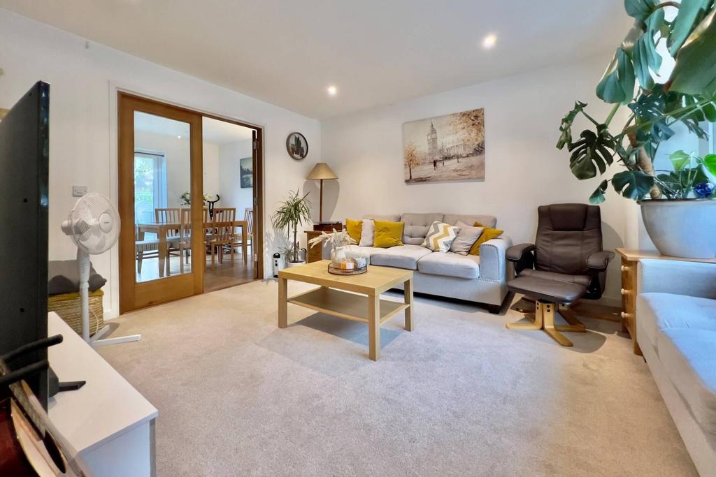 Newton Road, Shiphay, Torquay 4 bed semidetached house to rent £