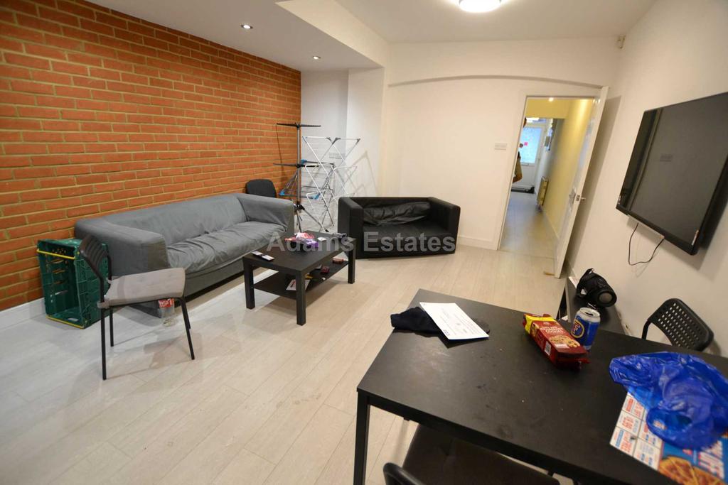 Norris Road, Reading 6 bed terraced house £3,300 pcm (£762 pw)