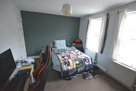 6 bedroom terraced house to rent, Norris Road, Reading