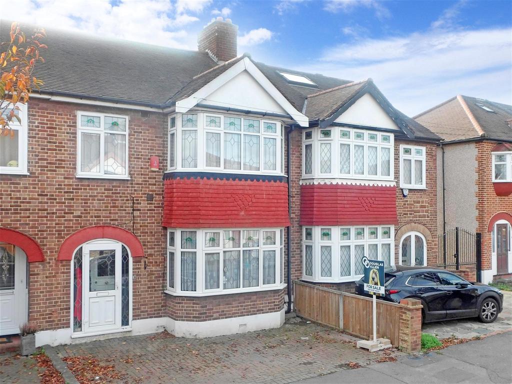 Beaminster Gardens, Barkingside, Ilford, Essex 3 bed terraced house for