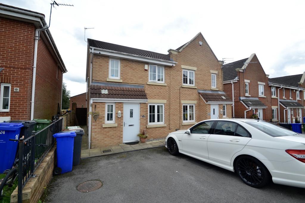 Newbold Close, Dukinfield, SK16 4SP 4 bed semidetached house £1,100