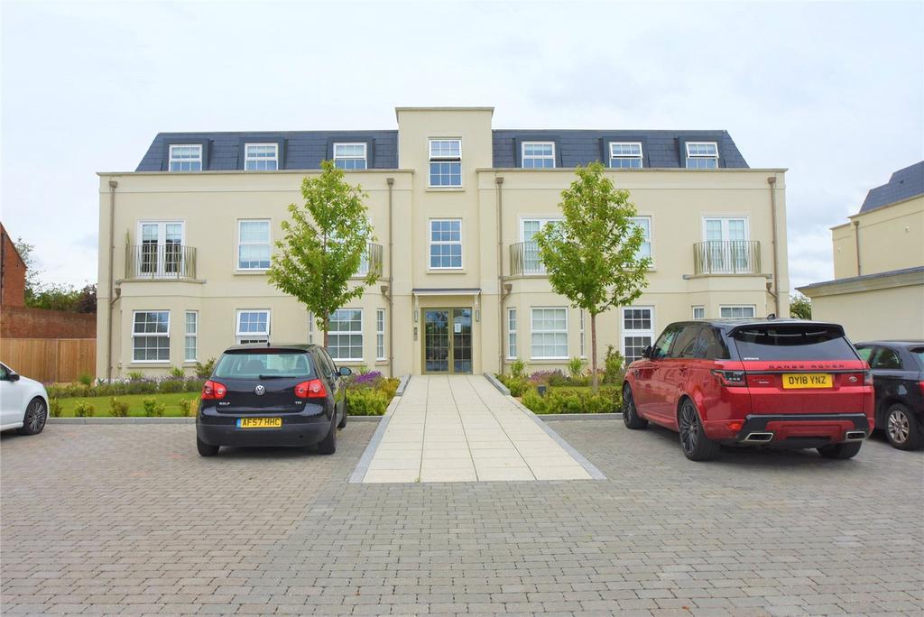 Slough Road, Datchet, Slough... 2 bed property £1,600 pcm (£369 pw)