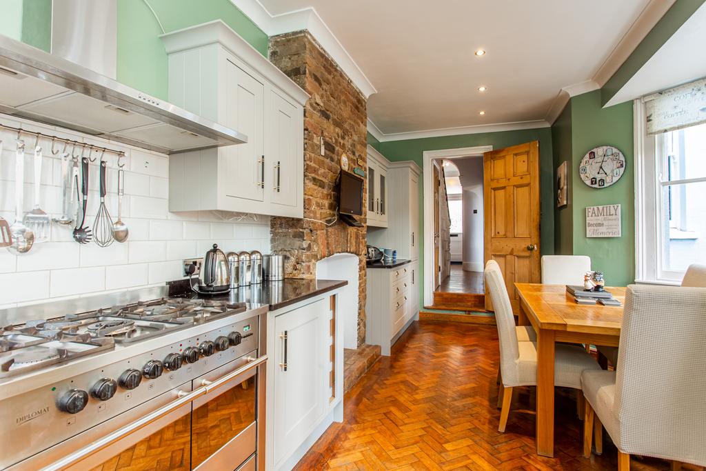 Eat-in Kitchen