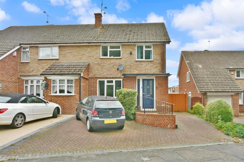 Bayswater Drive, Rainham, Gillingham, Kent 3 bed semidetached house £370,000