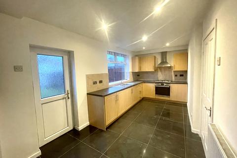 3 bedroom terraced house to rent, Radcliffe Road, Fleetwood, FY7