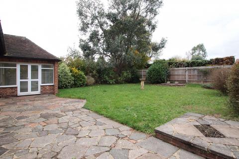 2 bedroom bungalow to rent, Hays Walk, Sutton, Surrey, SM2