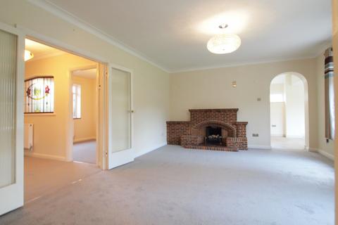 2 bedroom bungalow to rent, Hays Walk, Sutton, Surrey, SM2