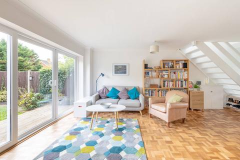 26 Rodney Close, New Malden, KT3 5AA