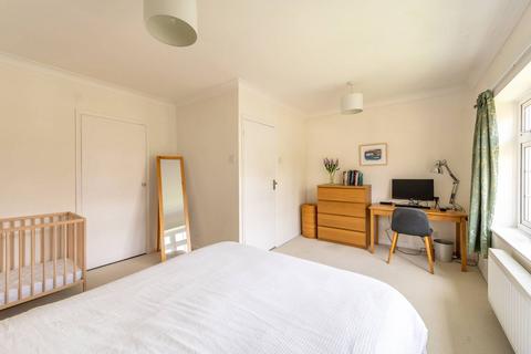 26 Rodney Close, New Malden, KT3 5AA
