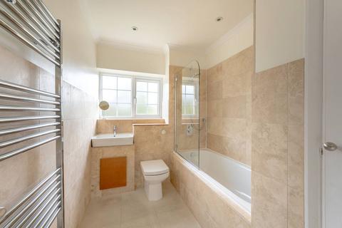 26 Rodney Close, New Malden, KT3 5AA