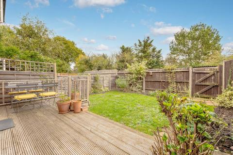 26 Rodney Close, New Malden, KT3 5AA