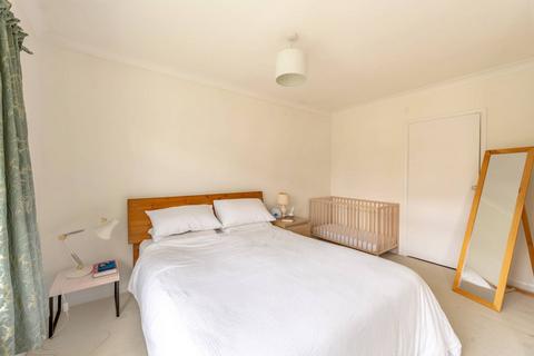 26 Rodney Close, New Malden, KT3 5AA