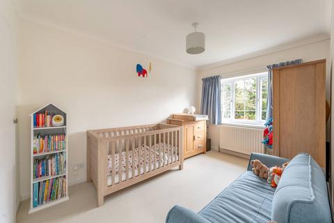 26 Rodney Close, New Malden, KT3 5AA
