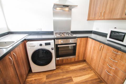 3 bedroom terraced house to rent, BILLS INCLUDED - Kelso Gardens, Hyde Park, Leeds, LS2