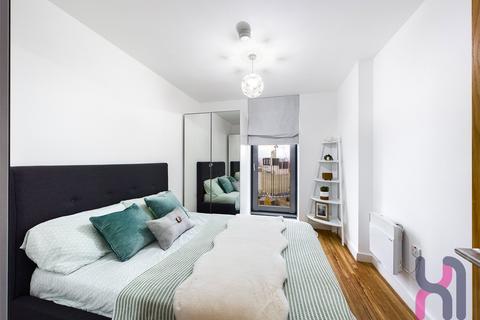 3 bedroom flat to rent, Media City, Michigan Point Tower A,, 9 Michigan Avenue, Salford, M50