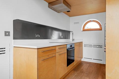 2 bedroom detached house to rent, Nevill Road, London, N16
