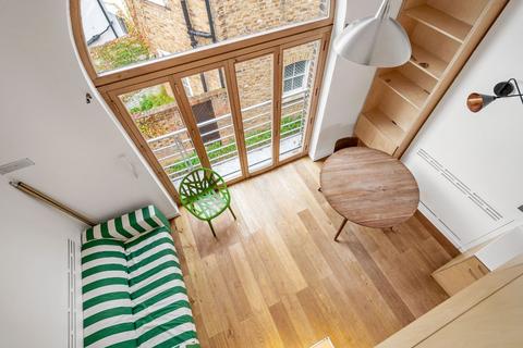 2 bedroom detached house to rent, Nevill Road, London, N16