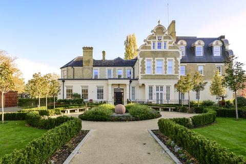 Flat 5, Latchmere House, 5 Barrons Chase, Richmond, TW10 5DA