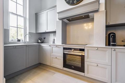 Flat 5, Latchmere House, 5 Barrons Chase, Richmond, TW10 5DA