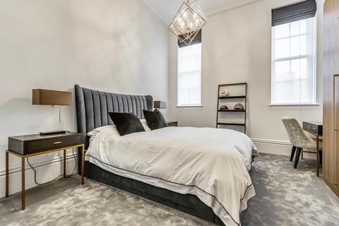 Flat 5, Latchmere House, 5 Barrons Chase, Richmond, TW10 5DA