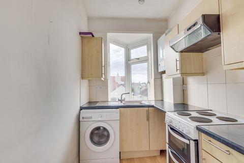 1 bedroom flat to rent, Lord Roberts Avenue, Leigh-on-sea, SS9