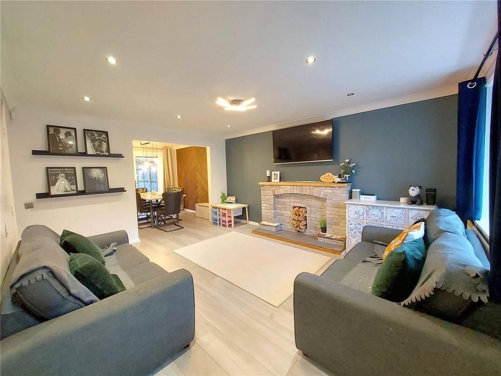 Carsworth Way, Canford Heath, Poole... 4 bed detached house £450,000