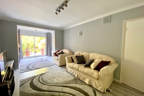 12 Rossall Close, Hornchurch, RM11 1BP