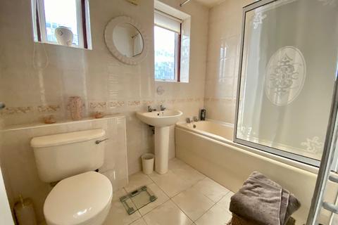 12 Rossall Close, Hornchurch, RM11 1BP