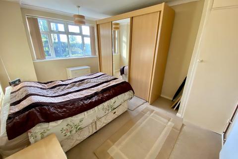 12 Rossall Close, Hornchurch, RM11 1BP