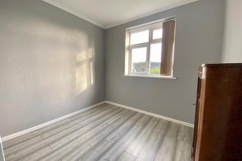 12 Rossall Close, Hornchurch, RM11 1BP
