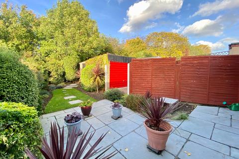 12 Rossall Close, Hornchurch, RM11 1BP