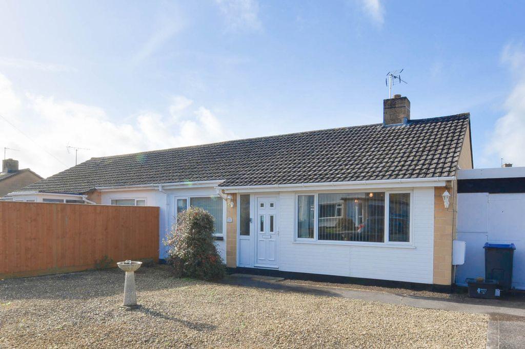 Heddington Close, Trowbridge BA14 0LH 2 bed semidetached bungalow £