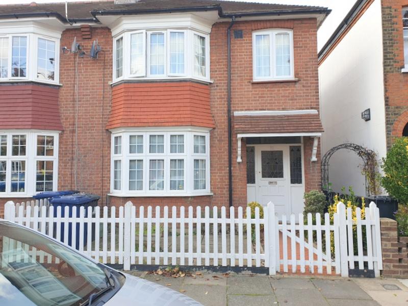 Church Gardens, Ealing, W5 3 bed house £2,400 pcm (£554 pw)