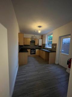 4 bedroom terraced house to rent, Dulverton Road, Leicester