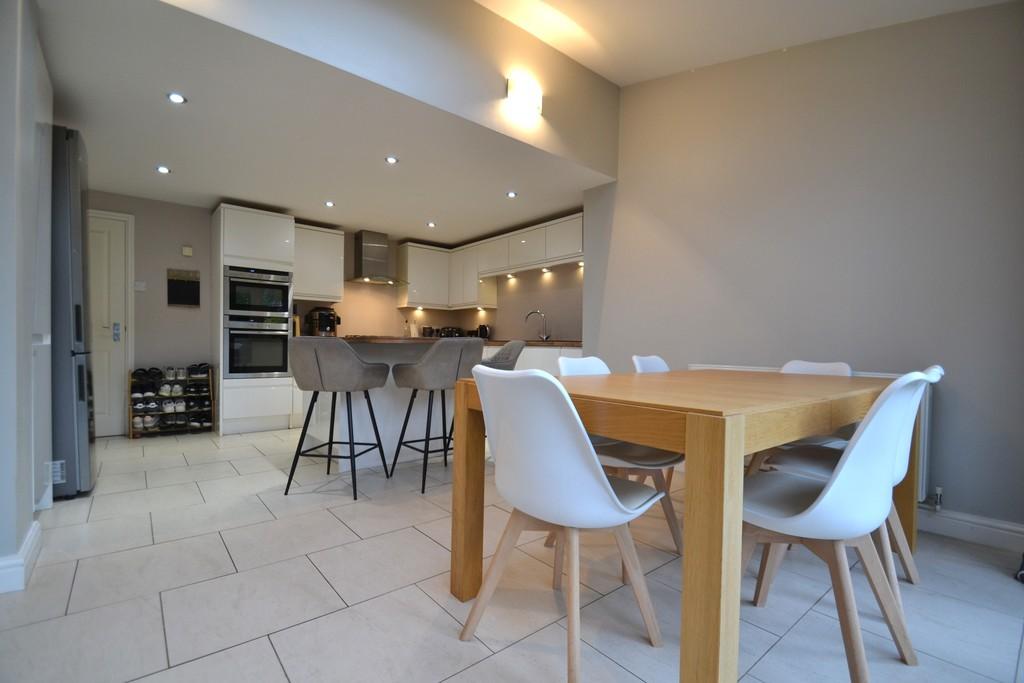 Leabrook Close, Bury St. Edmunds 3 bed semidetached house £350,000