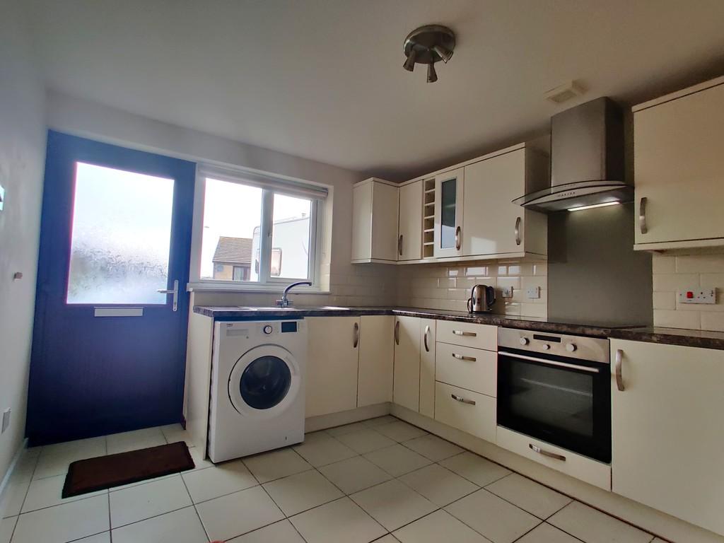 Mount Hawke 2 bed detached bungalow £850 pcm (£196 pw)