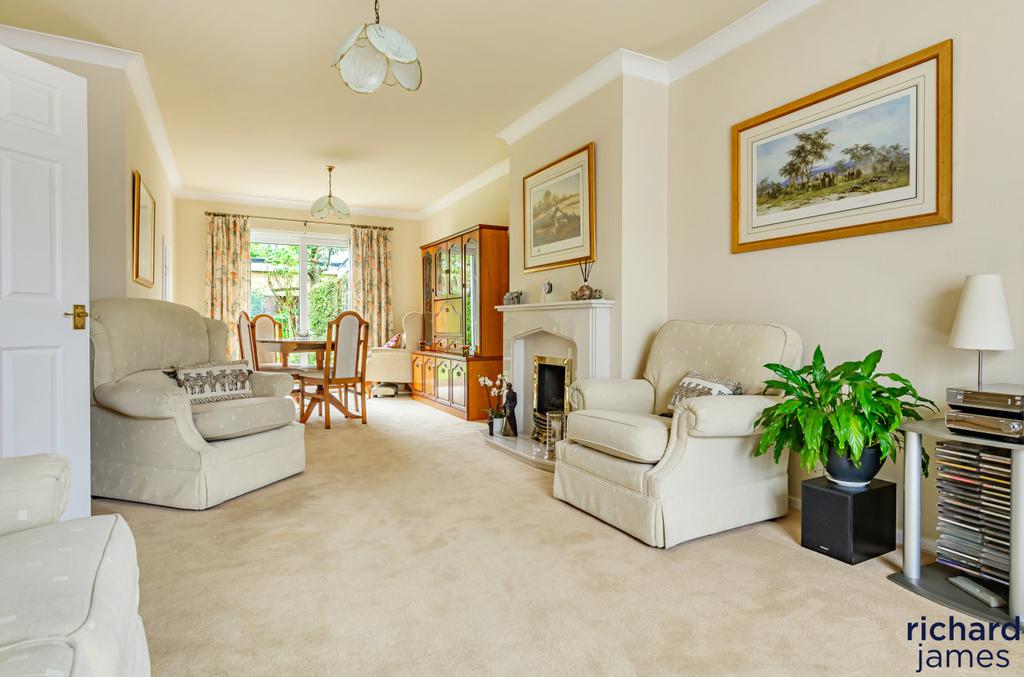 Hamble Road, Greenmeadow, Swindon, SN25 3 bed semidetached house £