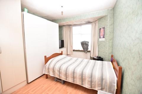 3 bedroom terraced house for sale - Roxeth Green Avenue, Harrow, HA2 8AB