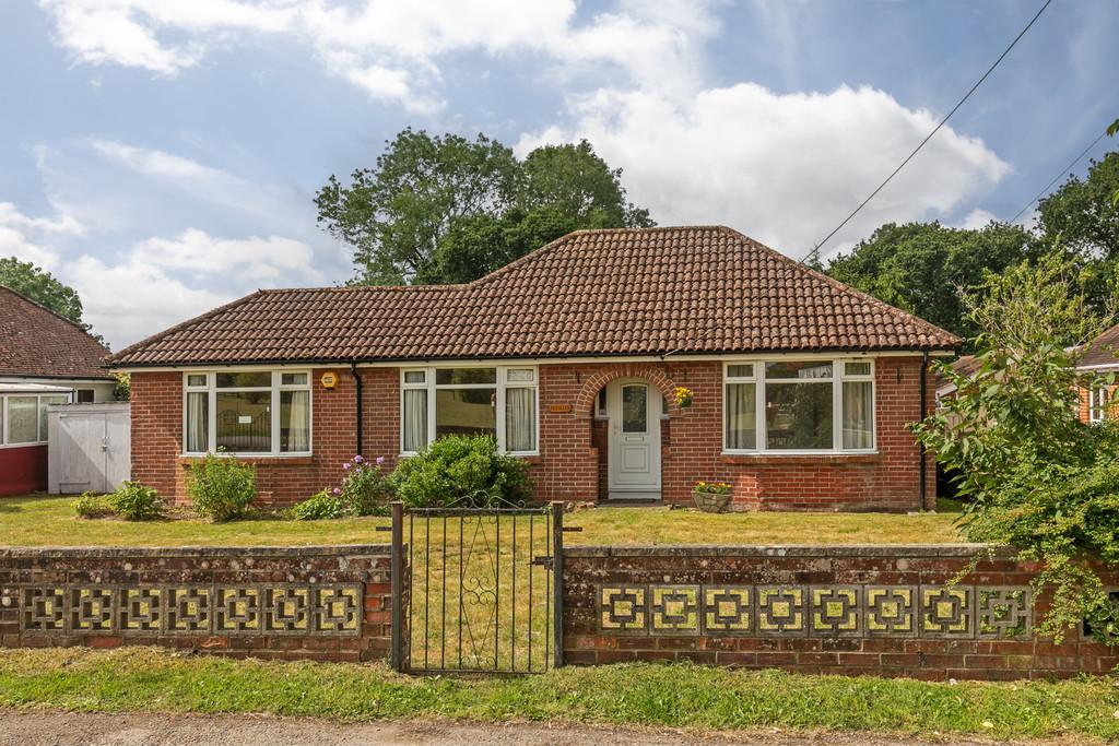 Wardle Road, Highbridge, SO50 2 bed detached bungalow for sale £599,950