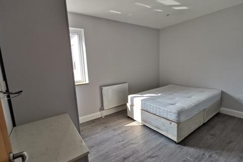 3 bedroom apartment to rent - Chaplin Road, London