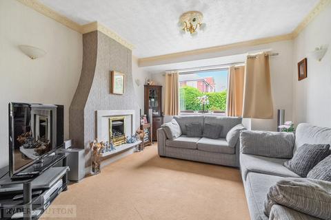3 bedroom bungalow for sale - Mendips Close, High Crompton, Shaw, Greater Manchester, OL2