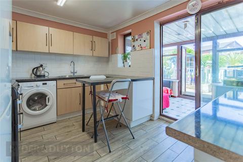 4 Chelsea Close, Shaw, Oldham, OL2 7TL