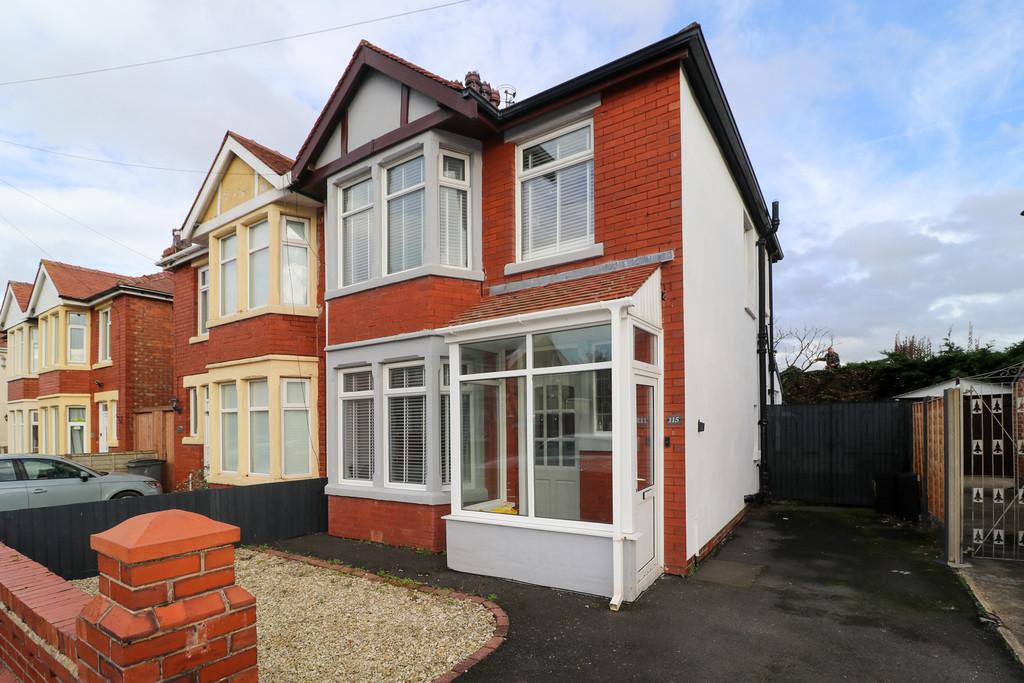 Lindale Gardens, Blackpool 3 bed semidetached house £165,000