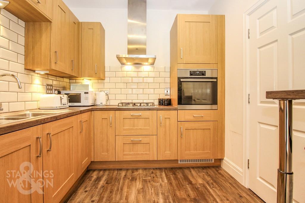 Oak Avenue, Loddon, Norwich 2 bed terraced house for sale £240,000