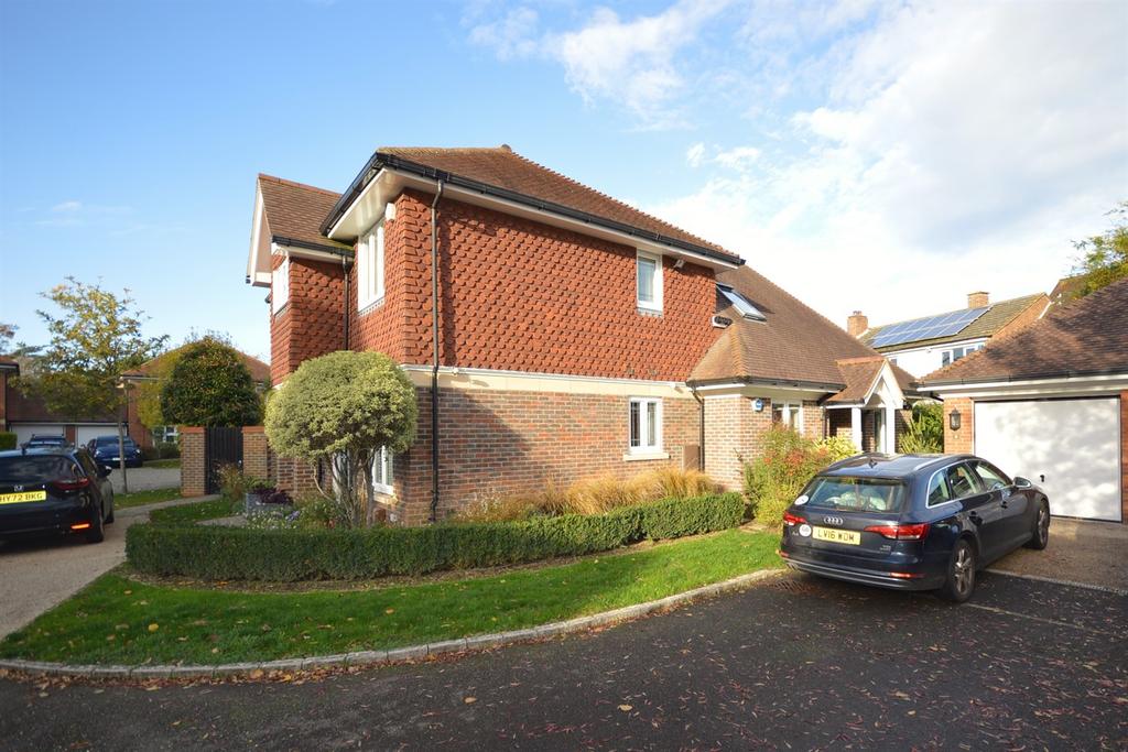 Spindrift Mews, Bosham, Chichester, PO18 4 bed semidetached house £