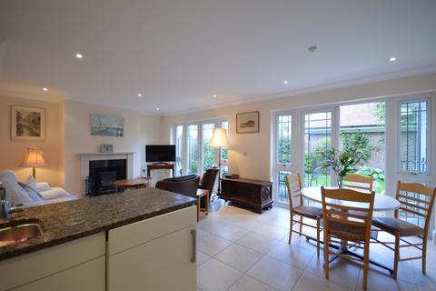 4 bedroom semi-detached house to rent, Spindrift Mews, Bosham, Chichester, PO18