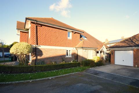 4 bedroom semi-detached house to rent, Spindrift Mews, Bosham, Chichester, PO18