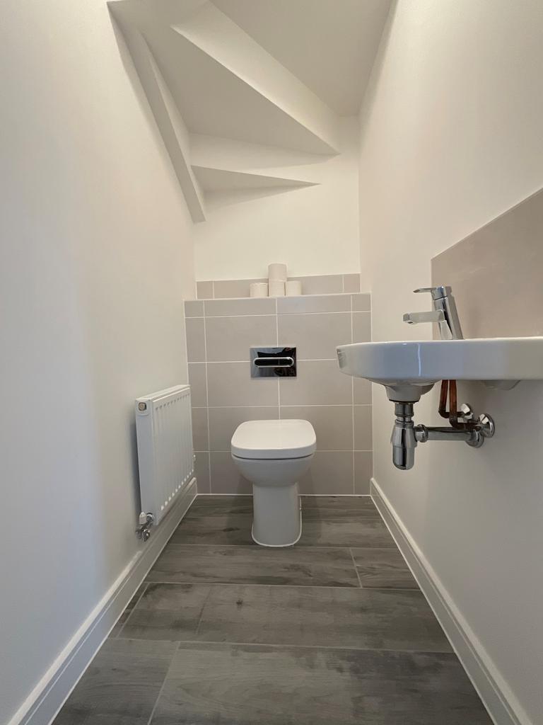 14 Chesters Place - Cloakroom